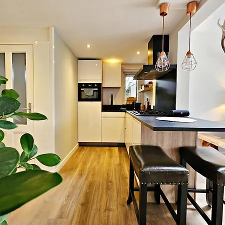 Scenic Stay Near Town & Lake * Voorthuizen