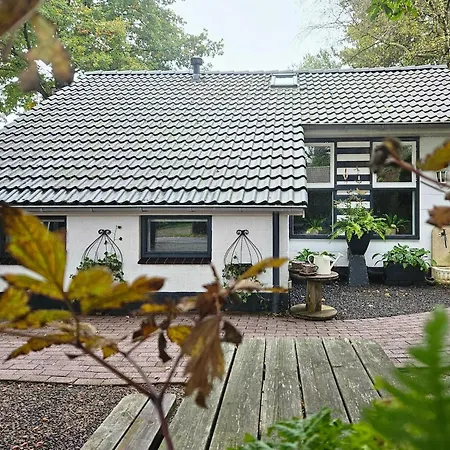 Scenic Stay Near Town & Lake Prázdninový dům