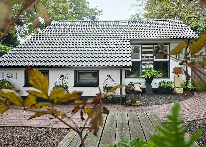 Scenic Near Town & Semesterbostad